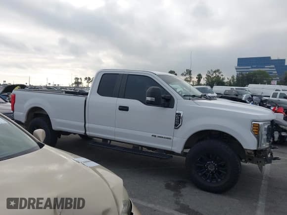 ✅ 2019 Ford F-250 XL • VIN: 1FT7X2BT9KEG55261 • Лот: 43781756. Опубликован ранее на IAAI с пробегом 123 493 миль. Бесплатный доступ к архиву аукционных продаж из США и подробный отчёт об истории автомобиля на DreamBid. Изображение 14.