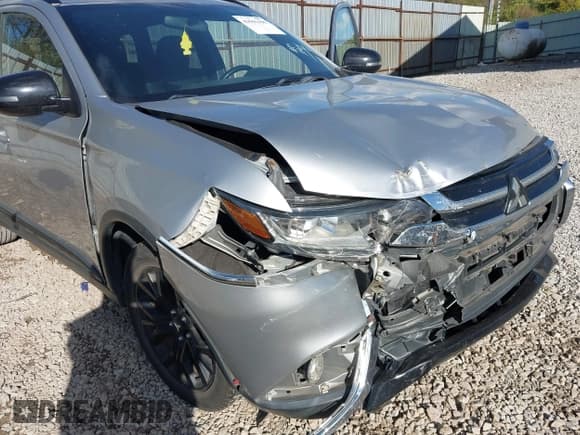 ✅ 2018 Mitsubishi Outlander SE • VIN: JA4AD3A38JZ020636 • Lot: 43501490. Listed on IAAI with 115,978 mi. Free auction sales archive from the USA and detailed vehicle history report at DreamBid. Image 6.