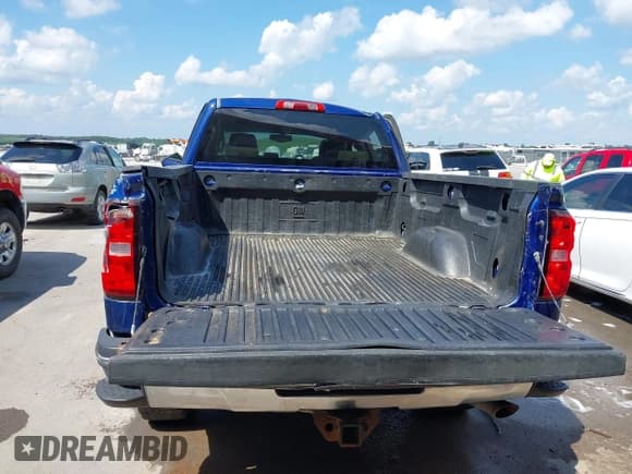 ✅ 2015 Chevrolet Silverado 2500HD LT • VIN: 1GC1KVEG4FF107284 • Lot: 42907719. Listed on IAAI with 313,421 mi. Free auction sales archive from the USA and detailed vehicle history report at DreamBid. Image 17.
