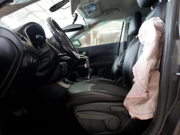 ✅ 2019 Jeep Compass Latitude • VIN: 3C4NJDBB5KT849541 • Lot: 84375845. Wystawiony na Copart z przebiegiem 91 175 mil. Bezpłatny archiwum sprzedaży aukcyjnych z USA i szczegółowy raport historii pojazdu na DreamBid. Zdjęcie 7.