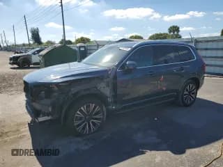 ✅ 2021 Volvo XC90 Momentum • VIN: YV4102CK5M1745269 • Lot: 92569865. Wystawiony na Copart z przebiegiem 56 247 mil. Bezpłatny archiwum sprzedaży aukcyjnych z USA i szczegółowy raport historii pojazdu na DreamBid. Zdjęcie 1.