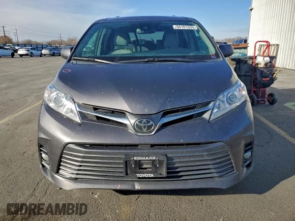 ✅ 2018 Toyota Sienna XLE • VIN: 5TDDZ3DC9JS209779 • Lot: 94101335. Listed on Copart with 59,772 mi. Free auction sales archive from the USA and detailed vehicle history report at DreamBid. Image 5.