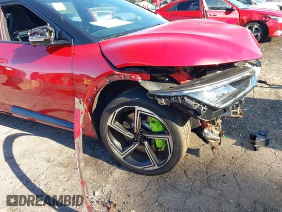 ✅ 2023 Kia EV6 GT • VIN: KNDC5DLEXP5110872 • Lot: 43085637. Wystawiony na IAAI z przebiegiem 29 925 mil. Bezpłatny archiwum sprzedaży aukcyjnych z USA i szczegółowy raport historii pojazdu na DreamBid. Zdjęcie 21.