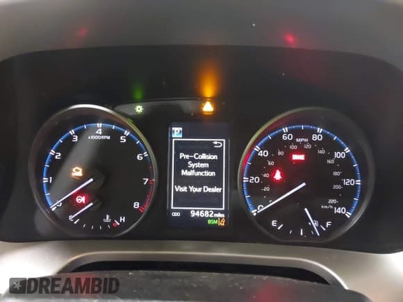 ✅ 2018 Toyota RAV4 XLE • VIN: JTMRFREV3JJ219691 • Лот: 43612972. Опубликован ранее на IAAI с пробегом 94 682 миль. Бесплатный доступ к архиву аукционных продаж из США и подробный отчёт об истории автомобиля на DreamBid. Изображение 7.