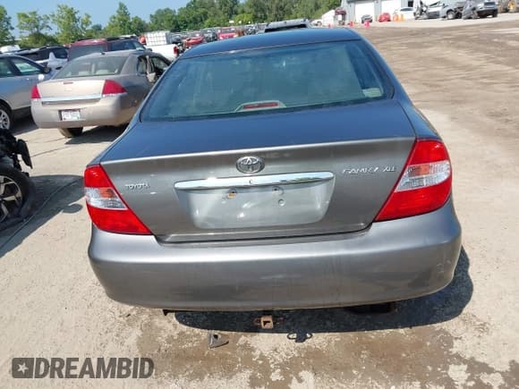✅ 2004 Toyota Camry LE • VIN: 4T1BE30K94U798456 • Lot: 42880053. Wystawiony na IAAI z przebiegiem 166 011 mil. Bezpłatny archiwum sprzedaży aukcyjnych z USA i szczegółowy raport historii pojazdu na DreamBid. Zdjęcie 17.