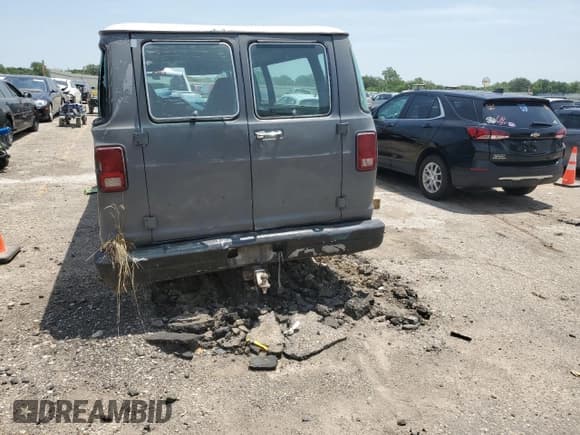 ✅ 1992 Dodge Passenger • VIN: 2B5WB35ZXNK137538 • Lot: 84401405. Wystawiony na Copart z przebiegiem 195 177 mil. Bezpłatny archiwum sprzedaży aukcyjnych z USA i szczegółowy raport historii pojazdu na DreamBid. Zdjęcie 6.