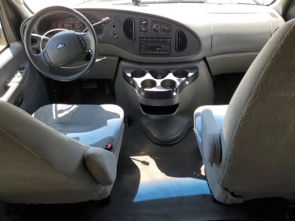 ✅ 2008 Ford Econoline Passenger XL • VIN: 1FMNE11L48DA80599 • Lot: 52532405. Listed on Copart with 263,848 mi. Free auction sales archive from the USA and detailed vehicle history report at DreamBid. Image 8.