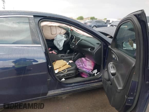 2016 Chevrolet Malibu LT z VIN 1G1ZE5ST3GF283670, wystawiony jako IAAI lot #43322512 z przebiegiem Nie podano mil oraz . Historia ofert i sprzedaży dostępna na DreamBid. Obrazek 5.