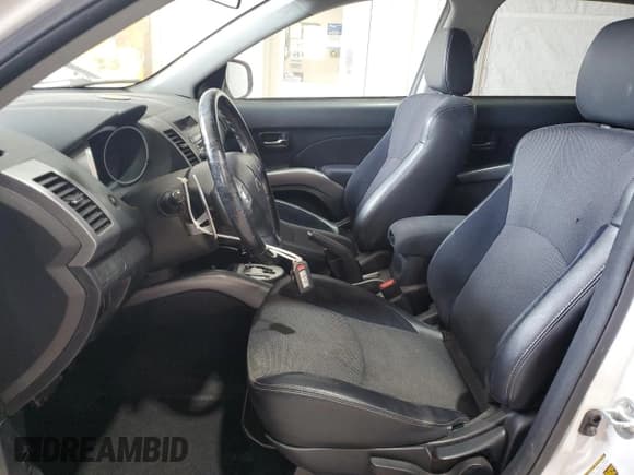 ✅ 2011 Mitsubishi Outlander SE • VIN: JA4JT3AWXBU035764 • Лот: 59865165. Опубликован ранее на Copart с пробегом 172 590 миль. Бесплатный доступ к архиву аукционных продаж из США и подробный отчёт об истории автомобиля на DreamBid. Изображение 7.