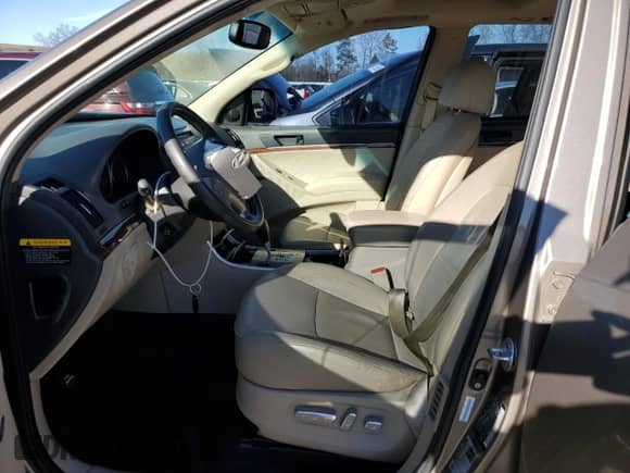 2011 Hyundai Veracruz GLS z VIN KM8NUDCC7BU146278, wystawiony jako Copart lot #88721405 z przebiegiem 130 249 mil mil oraz Szkoda całkowita • Salvage title. Historia ofert i sprzedaży dostępna na DreamBid. Obrazek 7.