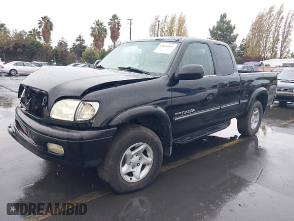 ✅ 2002 Toyota Tundra Limited • VIN: 5TBRT38142S304891 • Lot: 43691813. Listed on IAAI with 226,082 mi. Free auction sales archive from the USA and detailed vehicle history report at DreamBid. Image 2.