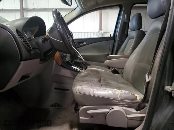 ✅ 2006 Saturn VUE • VIN: 5GZCZ53456S822481 • Lot: 67636785. Wystawiony na Copart z przebiegiem 237 912 mil. Bezpłatny archiwum sprzedaży aukcyjnych z USA i szczegółowy raport historii pojazdu na DreamBid. Zdjęcie 7.