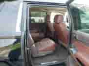 2020 Chevrolet Suburban Premier z VIN 1GNSCJKC0LR121728, wystawiony jako IAAI lot #41105003 z przebiegiem 43 820 mil mil oraz . Historia ofert i sprzedaży dostępna na DreamBid. Obrazek 8.