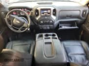 ✅ 2019 Chevrolet Silverado 1500 Custom • VIN: 3GCUYBEF0KG700103 • Lot: 78824654. Wystawiony na Copart z przebiegiem 69 011 mil. Bezpłatny archiwum sprzedaży aukcyjnych z USA i szczegółowy raport historii pojazdu na DreamBid. Zdjęcie 8.