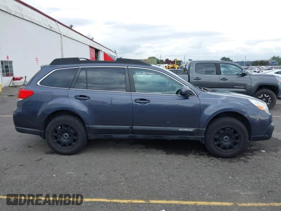 ✅ 2014 Subaru Outback Premium • VIN: 4S4BRBEC6E3295927 • Lot: 43514220. Wystawiony na IAAI z przebiegiem 135 889 mil. Bezpłatny archiwum sprzedaży aukcyjnych z USA i szczegółowy raport historii pojazdu na DreamBid. Zdjęcie 13.