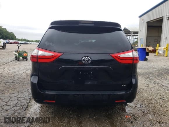 ✅ 2015 Toyota Sienna LE • VIN: 5TDKK3DC8FS590169 • Lot: 67040995. Wystawiony na Copart z przebiegiem 132 519 mil. Bezpłatny archiwum sprzedaży aukcyjnych z USA i szczegółowy raport historii pojazdu na DreamBid. Zdjęcie 6.