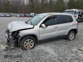 ✅ 2010 Volkswagen Tiguan S • VIN: WVGAV7AX6AW520952 • Lot: 47856855. Wystawiony na Copart z przebiegiem 119 822 mil. Bezpłatny archiwum sprzedaży aukcyjnych z USA i szczegółowy raport historii pojazdu na DreamBid. Zdjęcie 1.