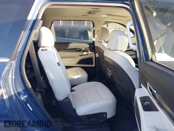 ✅ 2024 Kia Telluride S • VIN: 5XYP6DGCXRG454896 • Lot: 42994455. Listed on IAAI with 50,137 mi. Free auction sales archive from the USA and detailed vehicle history report at DreamBid. Image 8.