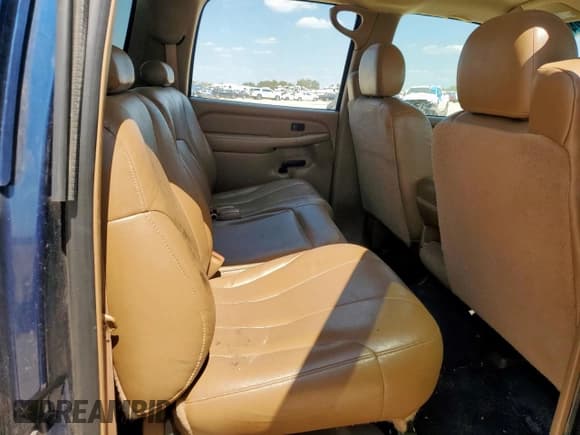 ✅ 2000 Chevrolet Suburban LS • VIN: 3GNEC16T3YG208182 • Lot: 81924095. Wystawiony na Copart z przebiegiem 126 283 mil. Bezpłatny archiwum sprzedaży aukcyjnych z USA i szczegółowy raport historii pojazdu na DreamBid. Zdjęcie 11.