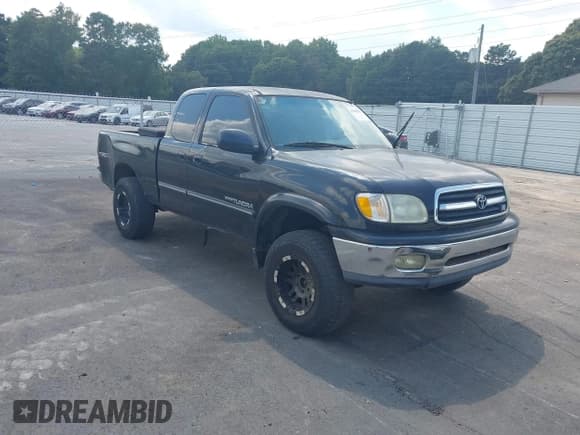 ✅ 2002 Toyota Tundra Limited • VIN: 5TBBT48122S307795 • Lot: 43148372. Wystawiony na IAAI z przebiegiem 339 281 mil. Bezpłatny archiwum sprzedaży aukcyjnych z USA i szczegółowy raport historii pojazdu na DreamBid. Zdjęcie 1.