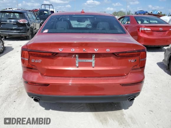 ✅ 2019 Volvo S60 Momentum • VIN: 7JRA22TK0KG001474 • Lot: 42163233. Wystawiony na Copart z przebiegiem 33 923 mil. Bezpłatny archiwum sprzedaży aukcyjnych z USA i szczegółowy raport historii pojazdu na DreamBid. Zdjęcie 6.