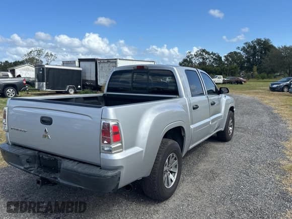 ✅ 2008 Mitsubishi Raider LS • VIN: 1Z7HC28K48S619975 • Lot: 78905984. Wystawiony na Copart z przebiegiem 170 095 mil. Bezpłatny archiwum sprzedaży aukcyjnych z USA i szczegółowy raport historii pojazdu na DreamBid. Zdjęcie 4.