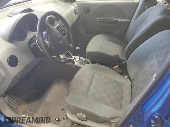 2005 Chevrolet Aveo LS z VIN KL1TD626X5B293852, wystawiony jako Copart lot #86274464 z przebiegiem 150 052 mil mil oraz Nie do naprawy • Non repairable. Historia ofert i sprzedaży dostępna na DreamBid. Obrazek 7.