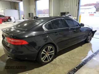 ✅ 2017 Jaguar XE 35t Premium • VIN: SAJAJ4BV8HA968730 • Lot: 91990435. Wystawiony na Copart z przebiegiem 89 717 mil. Bezpłatny archiwum sprzedaży aukcyjnych z USA i szczegółowy raport historii pojazdu na DreamBid. Zdjęcie 3.