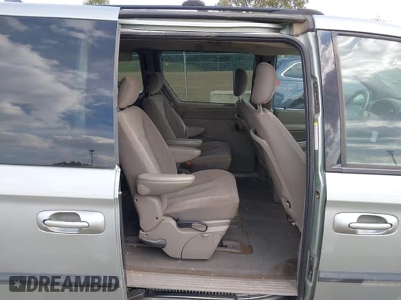 ✅ 2003 Dodge Caravan Sport • VIN: 2D4GP44R83R328676 • Lot: 43239791. Listed on IAAI with 139,555 mi. Free auction sales archive from the USA and detailed vehicle history report at DreamBid. Image 8.