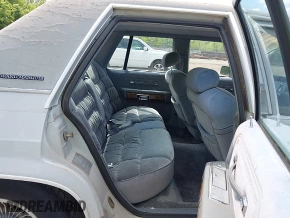 ✅ 1986 Mercury Grand Marquis • VIN: 2MEBP95F2GX642882 • Lot: 42227433. Wystawiony na IAAI z przebiegiem 57 041 mil. Bezpłatny archiwum sprzedaży aukcyjnych z USA i szczegółowy raport historii pojazdu na DreamBid. Zdjęcie 8.