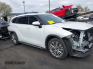 ✅ 2022 Toyota Highlander Platinum • VIN: 5TDFZRBH7NS202720 • Лот: 43703105. Опубликован ранее на IAAI с пробегом 61 791 миль. Бесплатный доступ к архиву аукционных продаж из США и подробный отчёт об истории автомобиля на DreamBid. Изображение 14.