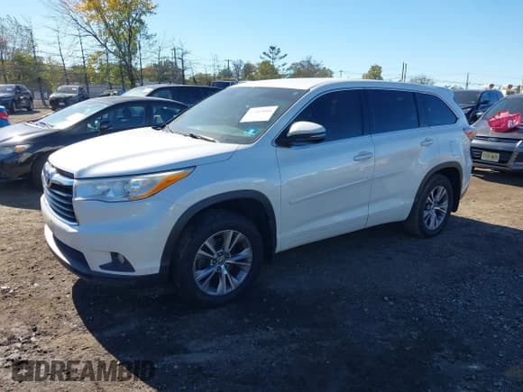 ✅ 2014 Toyota Highlander LE Plus • VIN: 5TDBKRFH9ES005206 • Lot: 43465016. Wystawiony na IAAI z przebiegiem 149 901 mil. Bezpłatny archiwum sprzedaży aukcyjnych z USA i szczegółowy raport historii pojazdu na DreamBid. Zdjęcie 17.