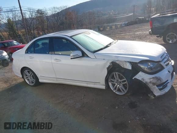 ✅ 2013 Mercedes-Benz C 300 Sport • VIN: WDDGF8AB5DR265984 • Lot: 40816934. Listed on IAAI with 119,355 mi. Free auction sales archive from the USA and detailed vehicle history report at DreamBid. Image 13.