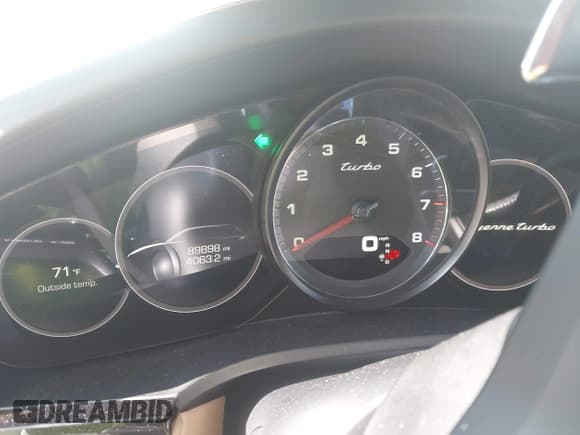 ✅ 2019 Porsche Cayenne Turbo • VIN: WP1AF2AY1KDA80728 • Lot: 42262855. Listed on IAAI with 89,898 mi. Free auction sales archive from the USA and detailed vehicle history report at DreamBid. Image 7.