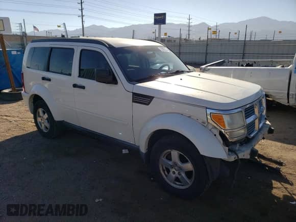 2008 Dodge Nitro SXT z VIN 1D8GU28K68W197352, wystawiony jako Copart lot #73792214 z przebiegiem 229 221 mil mil oraz Nie do naprawy • Non repairable. Historia ofert i sprzedaży dostępna na DreamBid. Obrazek 4.