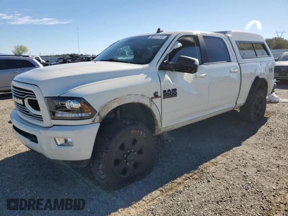 ✅ 2018 Ram 2500 Laramie • VIN: 3C6UR5FL4JG400590 • Lot: 90141745. Wystawiony na Copart z przebiegiem 77 795 mil. Bezpłatny archiwum sprzedaży aukcyjnych z USA i szczegółowy raport historii pojazdu na DreamBid. Zdjęcie 1.