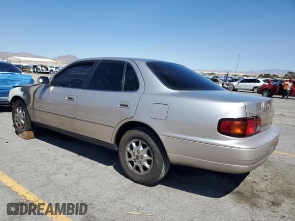 ✅ 1995 Toyota Camry LE • VIN: JT2SK12E4S0292376 • Lot: 80361575. Wystawiony na Copart z przebiegiem 283 257 mil. Bezpłatny archiwum sprzedaży aukcyjnych z USA i szczegółowy raport historii pojazdu na DreamBid. Zdjęcie 2.