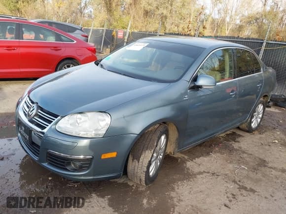 ✅ 2006 Volkswagen Jetta • VIN: 3VWAJ71K16M729301 • Lot: 43649223. Listed on IAAI with 137,412 mi. Free auction sales archive from the USA and detailed vehicle history report at DreamBid. Image 2.