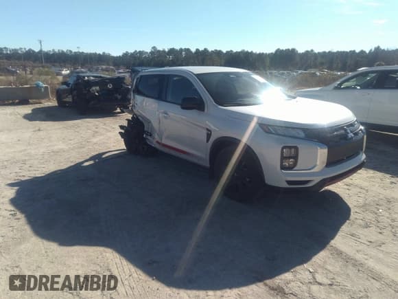 ✅ 2023 Mitsubishi Outlander ES • VIN: JA4ARUAU4PU009087 • Lot: 41311111. Wystawiony na IAAI z przebiegiem 30 456 mil. Bezpłatny archiwum sprzedaży aukcyjnych z USA i szczegółowy raport historii pojazdu na DreamBid. Zdjęcie 1.
