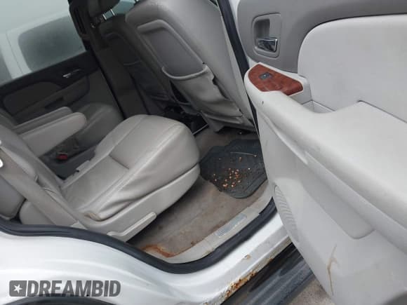 ✅ 2009 Chevrolet Tahoe LTZ • VIN: 1GNFK33029R248011 • Lot: 43824632. Listed on IAAI with 221,064 mi. Free auction sales archive from the USA and detailed vehicle history report at DreamBid. Image 8.