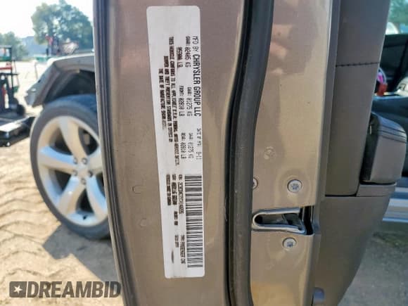 ✅ 2012 Dodge Charger RT Plus • VIN: 2C3CDXCT5CH140226 • Lot: 85094735. Wystawiony na Copart z przebiegiem 181 268 mil. Bezpłatny archiwum sprzedaży aukcyjnych z USA i szczegółowy raport historii pojazdu na DreamBid. Zdjęcie 13.