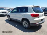 ✅ 2013 Volkswagen Tiguan S • VIN: WVGAV3AX8DW581359 • Лот: 42232568. Опубликован ранее на IAAI с пробегом 124 141 миль. Бесплатный доступ к архиву аукционных продаж из США и подробный отчёт об истории автомобиля на DreamBid. Изображение 3.