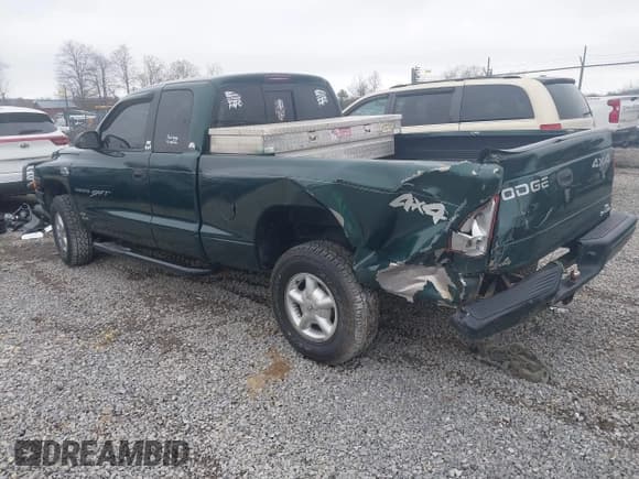 ✅ 2000 Dodge Dakota SLT • VIN: 1B7GG22X3YS508480 • Lot: 41900645. Wystawiony na IAAI z przebiegiem 105 652 mil. Bezpłatny archiwum sprzedaży aukcyjnych z USA i szczegółowy raport historii pojazdu na DreamBid. Zdjęcie 3.