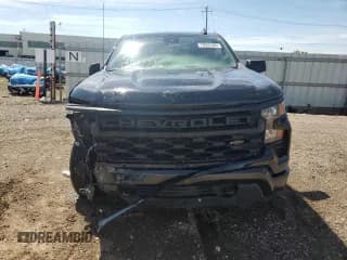 ✅ 2022 Chevrolet Silverado 1500 Custom • VIN: 1GCPABEKXNZ553307 • Lot: 70932305. Wystawiony na Copart z przebiegiem 84 185 mil. Bezpłatny archiwum sprzedaży aukcyjnych z USA i szczegółowy raport historii pojazdu na DreamBid. Zdjęcie 5.