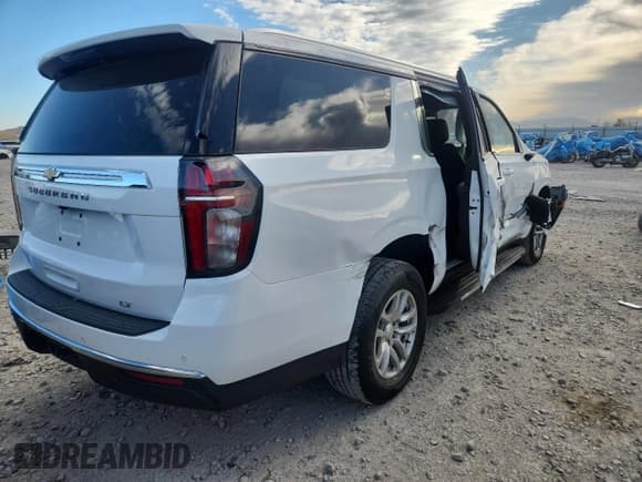 ✅ 2022 Chevrolet Suburban LT • VIN: 1GNSKCKD4NR190383 • Lot: 80880545. Listed on Copart with 96,010 mi. Free auction sales archive from the USA and detailed vehicle history report at DreamBid. Image 3.