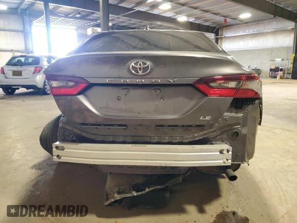 ✅ 2022 Toyota Camry LE • VIN: 4T1C11AK8NU674134 • Лот: 92382645. Опубликован ранее на Copart с пробегом 103 215 миль. Бесплатный доступ к архиву аукционных продаж из США и подробный отчёт об истории автомобиля на DreamBid. Изображение 6.
