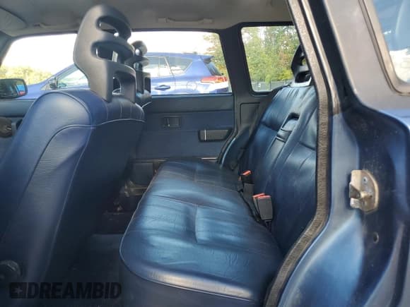 ✅ 1990 Volvo 200 • VIN: YV1AA8858L1860088 • Lot: 73977774. Wystawiony na Copart z przebiegiem 195 653 mil. Bezpłatny archiwum sprzedaży aukcyjnych z USA i szczegółowy raport historii pojazdu na DreamBid. Zdjęcie 10.