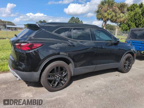 2019 Chevrolet Blazer z VIN 3GNKBDRS8KS680571, wystawiony jako Copart lot #74875614 z przebiegiem Nie podano mil oraz Nie do naprawy • Non repairable. Historia ofert i sprzedaży dostępna na DreamBid. Obrazek 3.