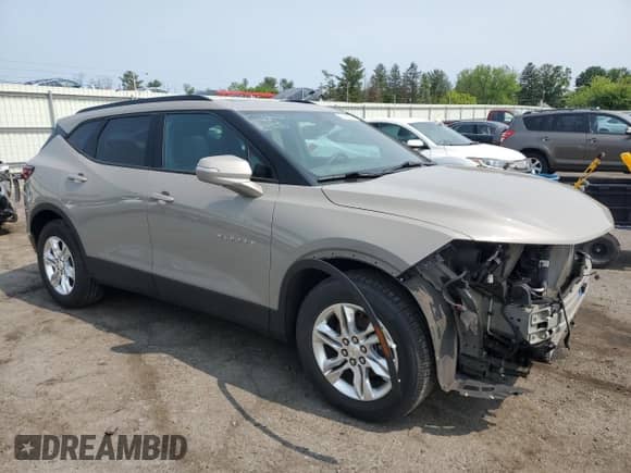 2021 Chevrolet Blazer LT z VIN 3GNKBJR45MS554901, wystawiony jako Copart lot #59458555 z przebiegiem 31 316 mil mil oraz Szkoda całkowita • Salvage title. Historia ofert i sprzedaży dostępna na DreamBid. Obrazek 4.