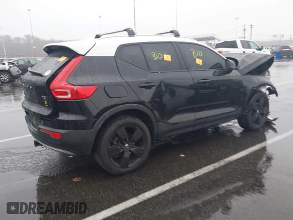 ✅ 2019 Volvo XC40 Momentum • VIN: YV4162XZ8K2008421 • Lot: 42163876. Listed on IAAI with 142,304 mi. Free auction sales archive from the USA and detailed vehicle history report at DreamBid. Image 4.